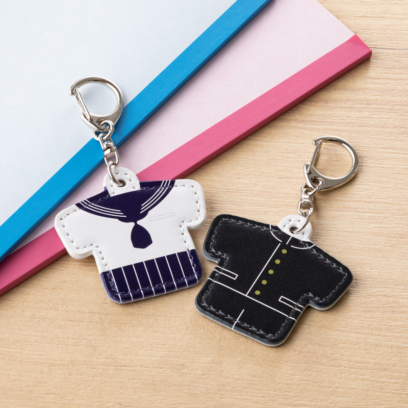合皮製ライト制服キーホルダー 卒業記念品 卒団記念品 周年記念品なら 記念品コンシェル